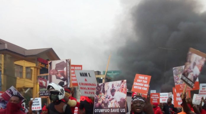 Kumasi: Menzgold customers hit streets; burn car tires