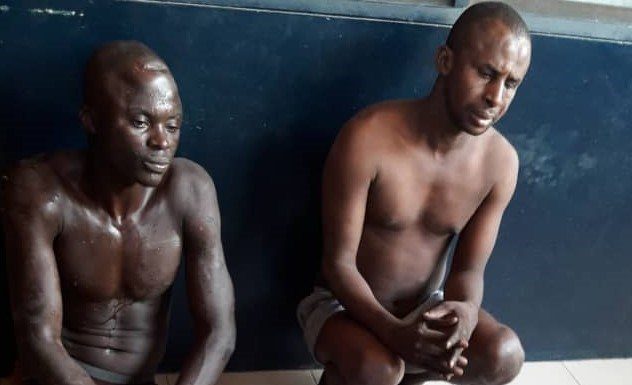 6 Armed robbers beat up 2 soldiers, 1 policeman and seize their weapons