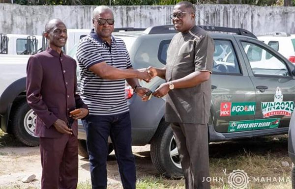 Mahama Gives 20 Cars To NDC