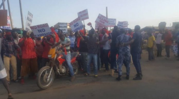 Dawhwenya Residents Protest ‘Killer’ Road