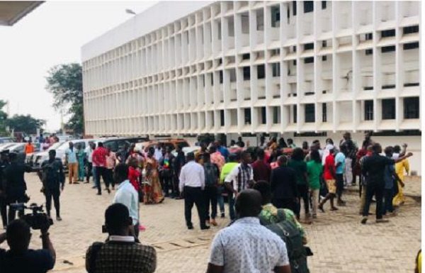 Trial of NAM1: Customers besiege court