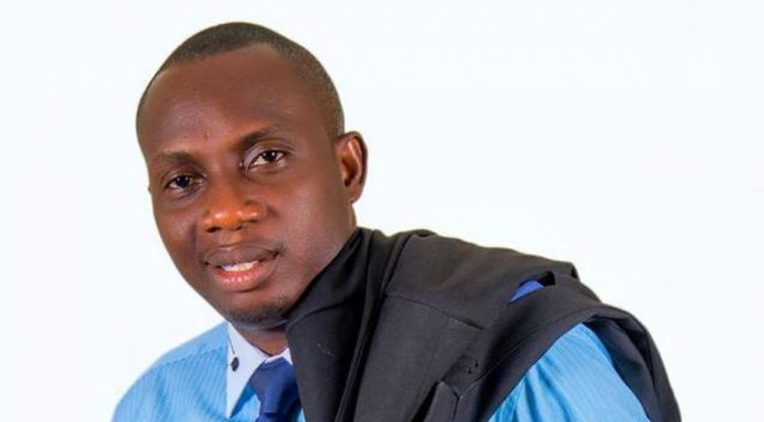 Counsellor Lutterodt prays at Osu cemetery to drive away coronavirus