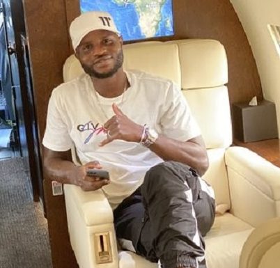 Mubarak Wakaso finally leaves Ghana by private jet to begin China career