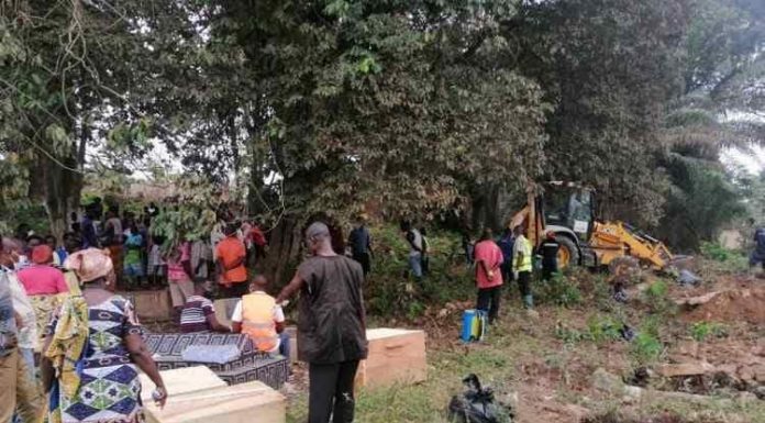 Photos: Mad Rush For Dead Bodies As Part Of The Cemetery Is Being Reclaimed