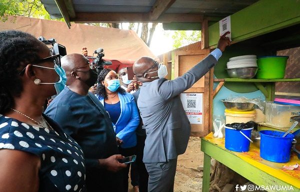 Bawumia buys waakye with QR Code to demonstrate use