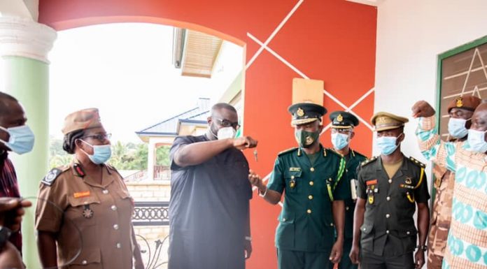 SHC hands over housing units in Sunyani to the Ghana Immigration Service (Photos)