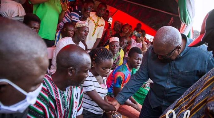 Mahama visits Ejura accident victims; donates GHS50,000
