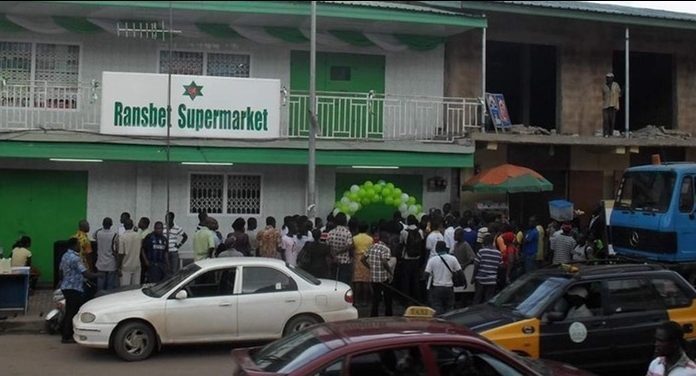Broad Daylight Armed Robbery Witnessed In Tarkwa Supermarket.