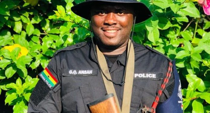Deadly crash kills 2, including policeman