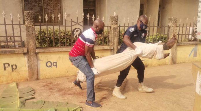Suspected thief lynched in front of a Church at Ashtown (Photos)