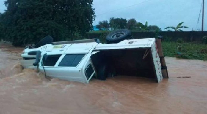 W/R: Floods sweep cars in Apremdo-Apowa