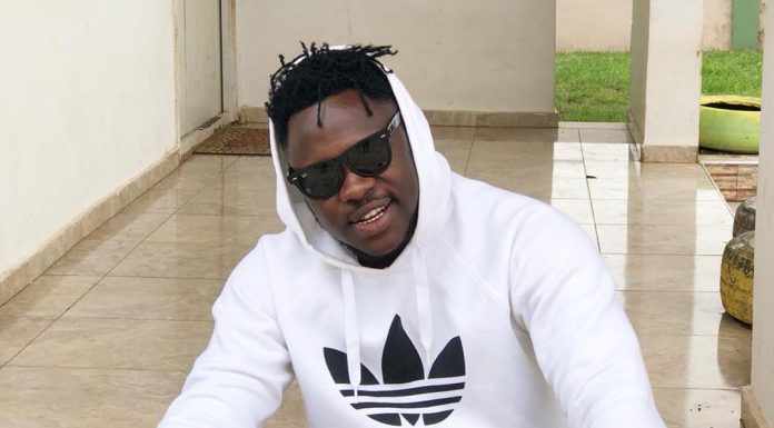 Medikal called out for failing to give Benz car he promised fan