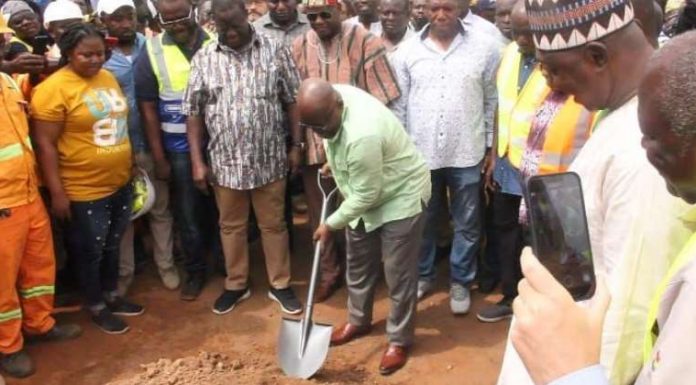 Akufo-Addo cuts sod for Yendi dualisation road project