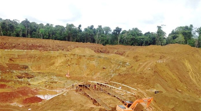 17 Trapped As Mining Pit Collapse.