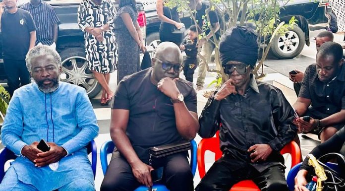 Kojo Antwi visits Daddy Lumba’s family to commiserate